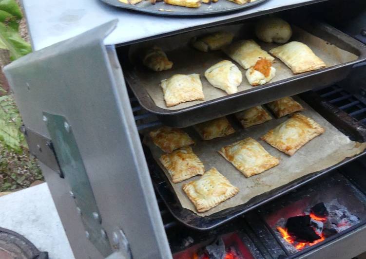 Sweet potato with dhania and spinach and onion puff pastry's baked in the Cookswell jiko