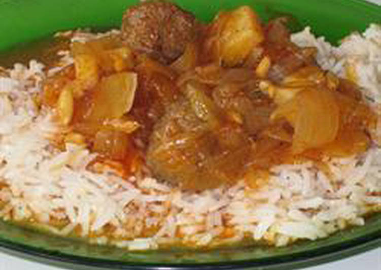 Meatballs and onions in tomato sauce - daoud basha