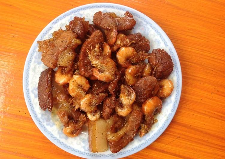 Vietnamese Braised Pork Belly with Shrimp