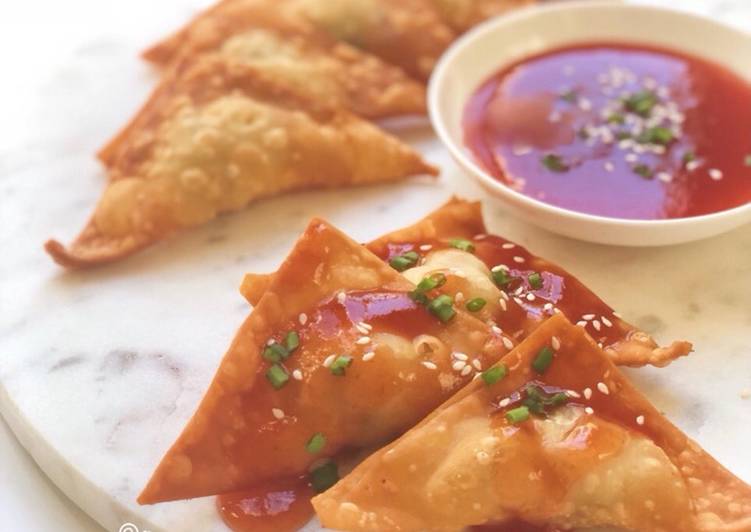 Fried Wonton with Dipping Sauce