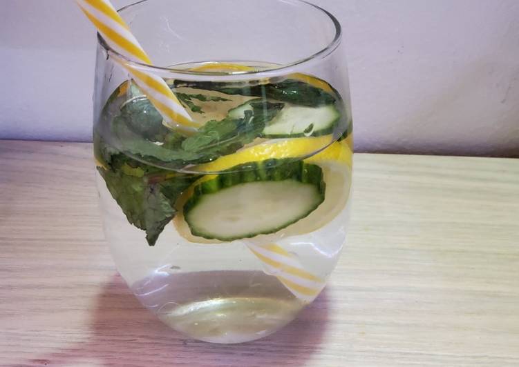 Lemon Cucumber Detox Water