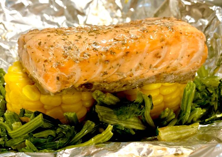 Foil Wrapped Salmon & Vegetable Grill