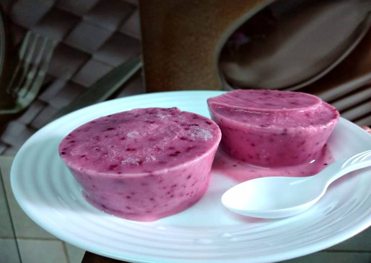 Easy Mixed Berry Frozen Yoghurt (froyo)
