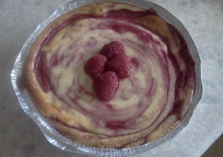 Raspberry and white chocolate cheesecake