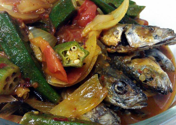 Fish in TT Sauce (ikan basung in turmeric & tamarind sauce)