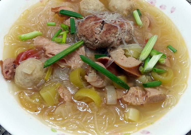 Cellophane Noodle In Pork Soup