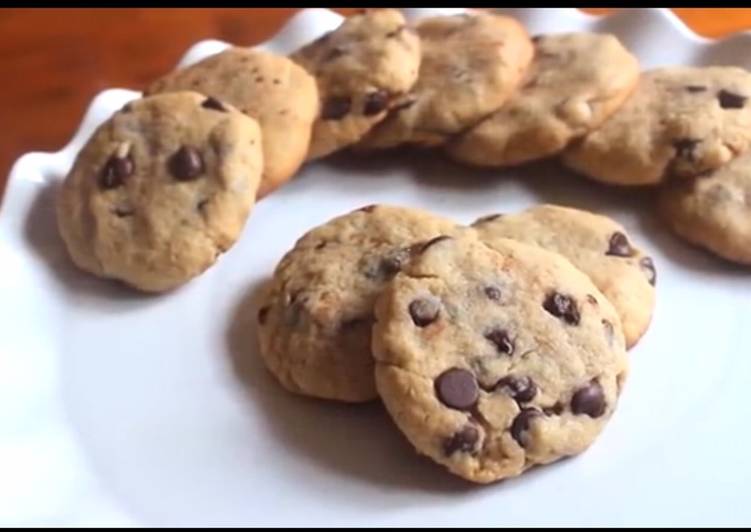 Easy chocolate chip cookies with only 5 ingredients