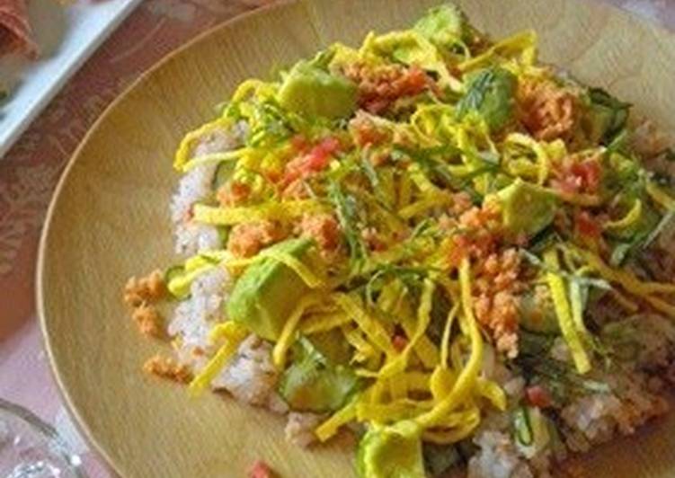 Yukari-Seasoned Easy Chirashi Sushi with Salmon Flakes