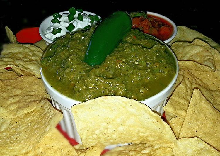 Mike's Chile Verde Salsa & Chips
