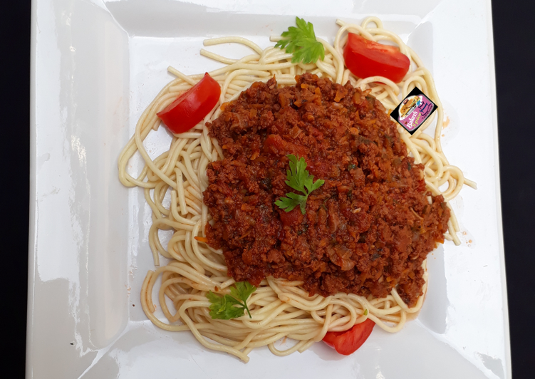 Spaghetti Bolognese (Italian Style)