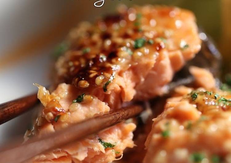 Grilled Salmon with Sesame Mayonnaise Sauce