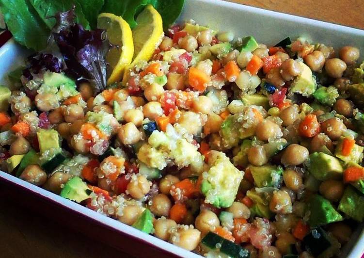 Healthy Summer Quinoa Chickpea Salad!