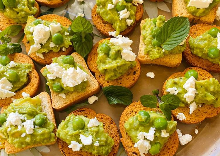 Little canapés “avocado with peas,mint and feta”