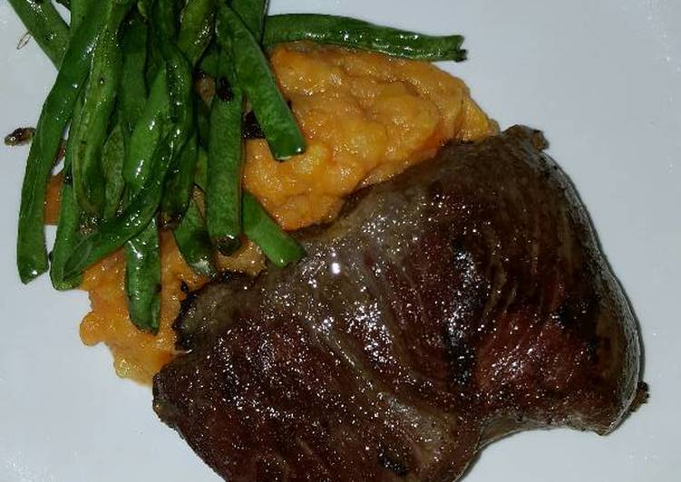Rib Eye Steak with Potato-Carrot Mash