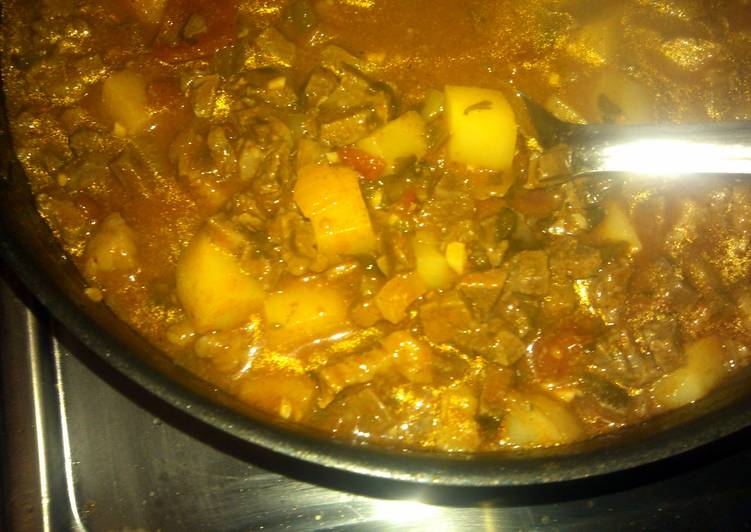 Carne guisada con papas (meat n potatoes with gravy)
