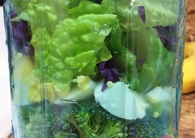 My Garden Fresh Mason Jar Salad