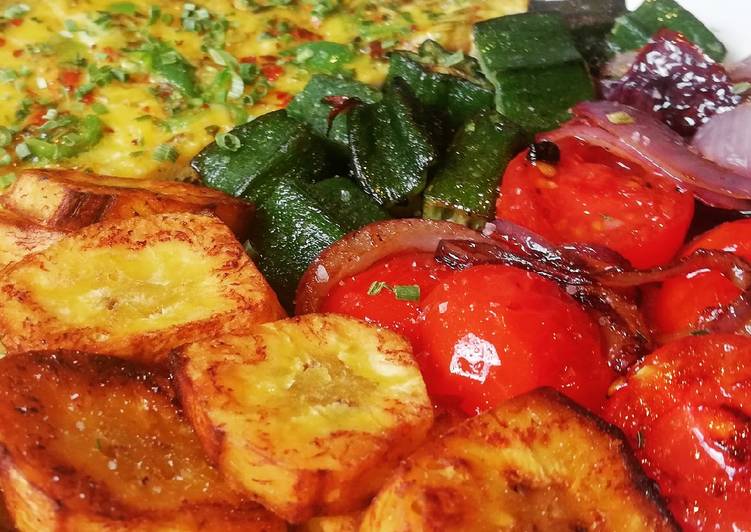Pepper Frittata with Fried Plantains and Vegetables (Vegetarian)