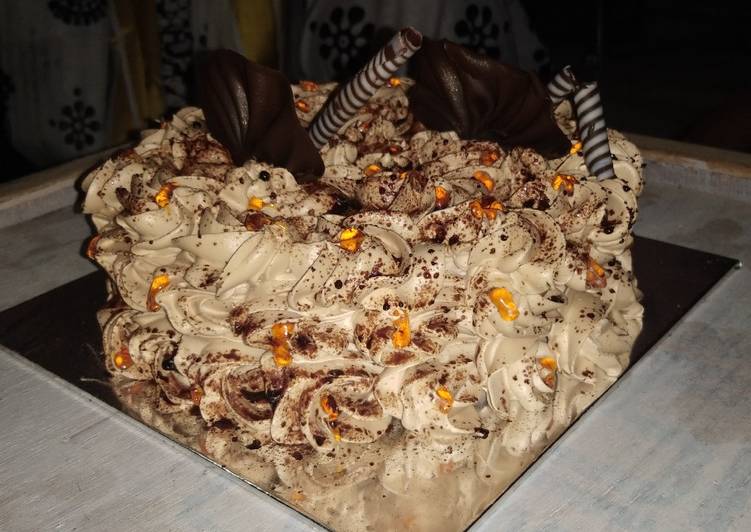 Eggless chocolate flower birthday cake