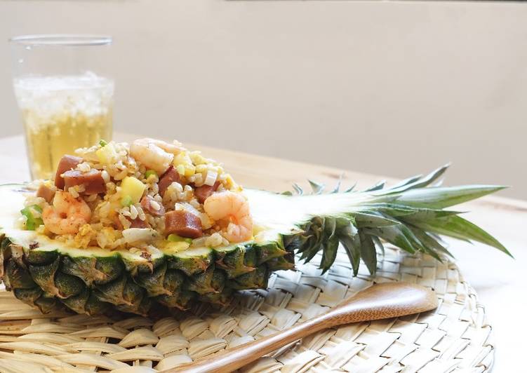Fried rice with pineapple & shrimp