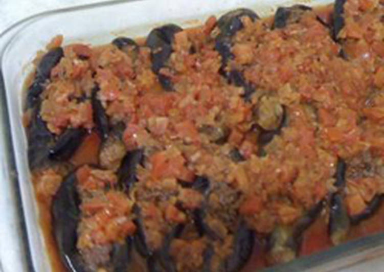 Casserole of eggplants stuffed with ground meat - sheikh el mehshi
