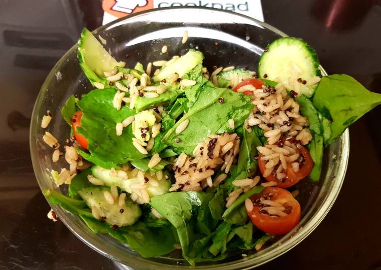 My Spinach, Cucumber Salad & wholegrain rice + Quinoa 😻
