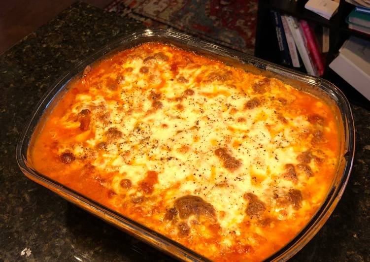 Baked Fettuccine with Meat Sauce and Tons-O-Mozzarella