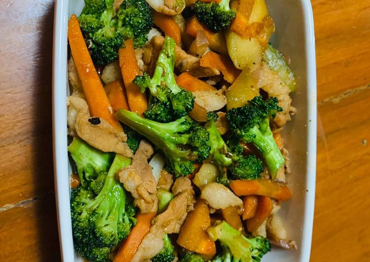 Broccoli and carrots in oyster sauce