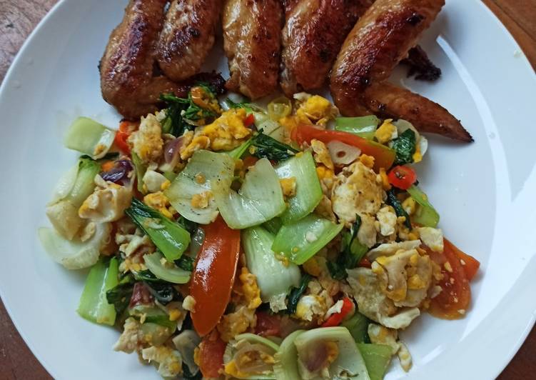Pan Fried Chicken Wings and Stir Fry Bok Choi with Scrambled Eggs